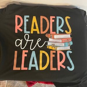 T-Shirt -- Readers Are Leaders - Size Large